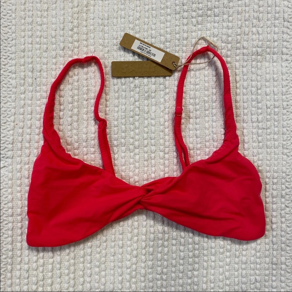 Skims Bralette in color ULTRA PINK